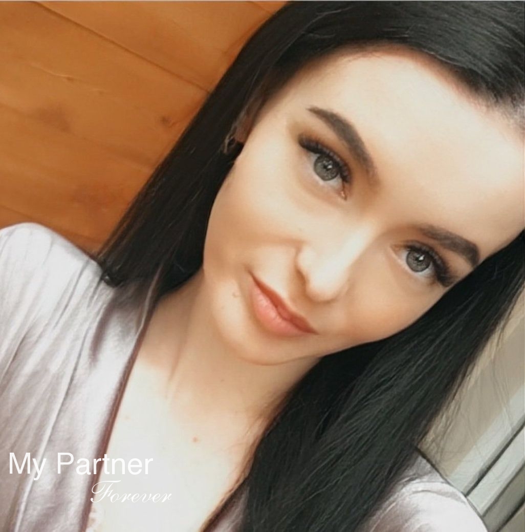 Online Dating with Stunning Ukrainian Girl Viktoriya from Uman, Ukraine