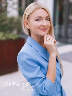 Dating Service to Meet Charming Ukrainian Girl Yanina from Kiev, Ukraine
