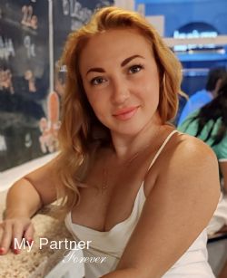 Dating with Charming Ukrainian Girl Irina from Kharkov, Ukraine