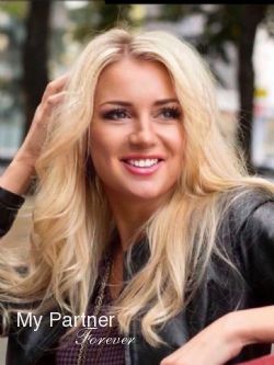 Dating with Pretty Ukrainian Woman Kristina from Kharkov, Ukraine