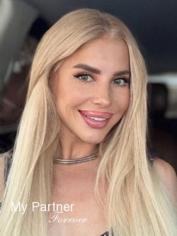 Dating with Stunning Ukrainian Woman Elena from Kirovograd, Ukraine