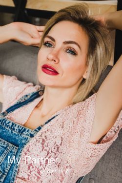 Datingsite to Meet Beautiful Belarusian Woman Elena from Grodno, Belarus