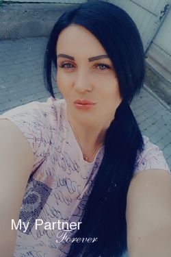 Online Dating with Stunning Ukrainian Girl Yuliya from Vinnitsa, Ukraine