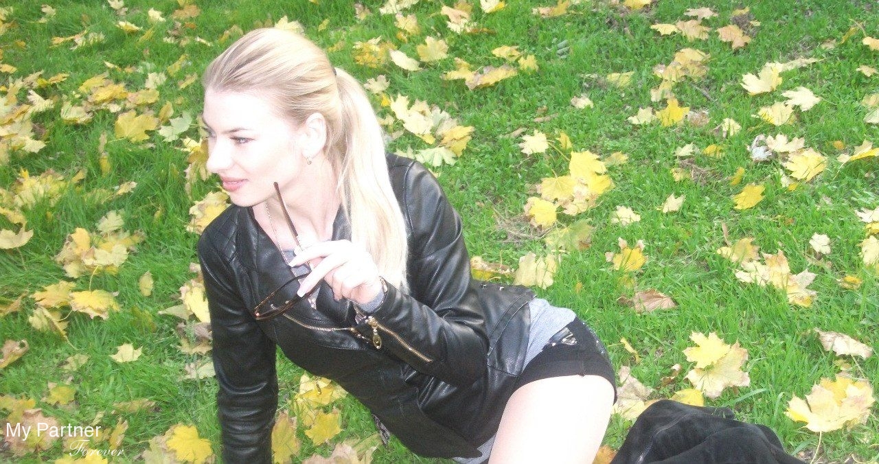 Dating Site to Meet Charming Ukrainian Woman Viktoriya from Kherson, Ukraine