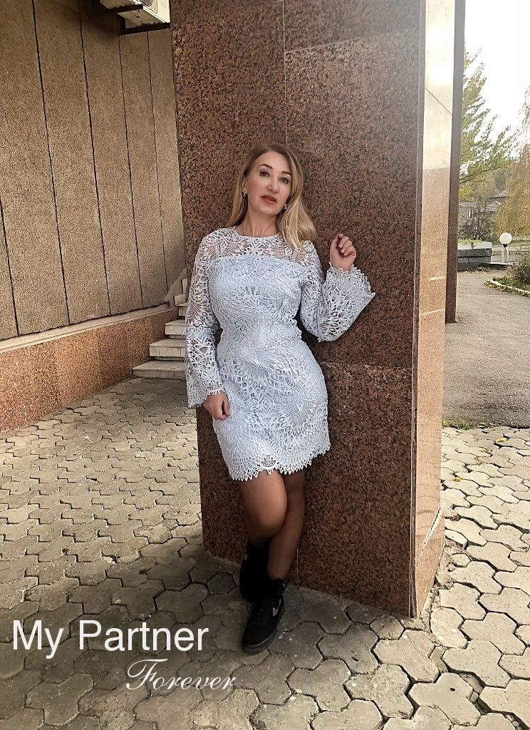 Dating Service to Meet Beautiful Ukrainian Woman Alla from Vinnitsa, Ukraine