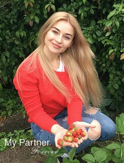 Dating Service to Meet Beautiful Ukrainian Woman Ekaterina from Kherson, Ukraine