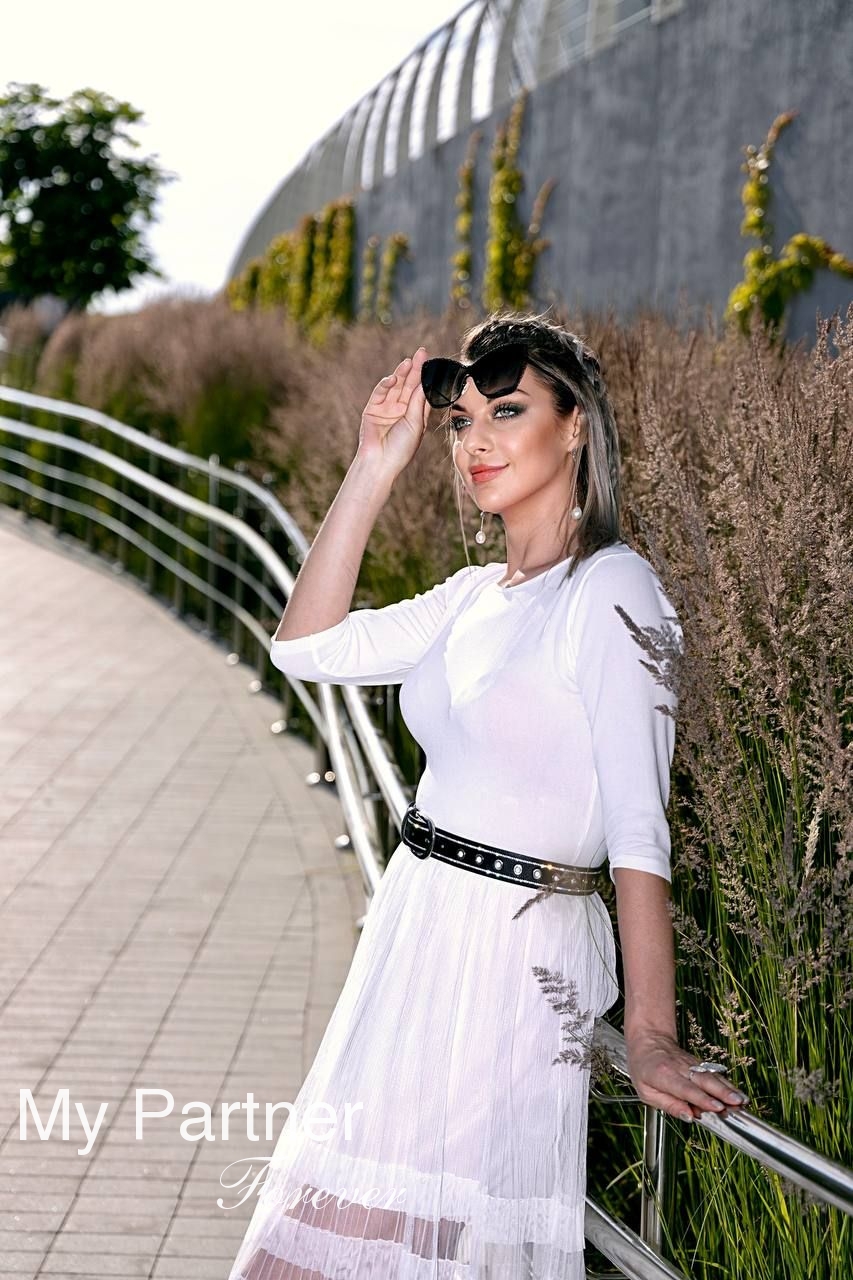 Dating Service to Meet Beautiful Ukrainian Woman Svetlana from Kiev, Ukraine