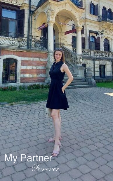 Dating Service to Meet Charming Ukrainian Lady Yuliya from Kharkov, Ukraine