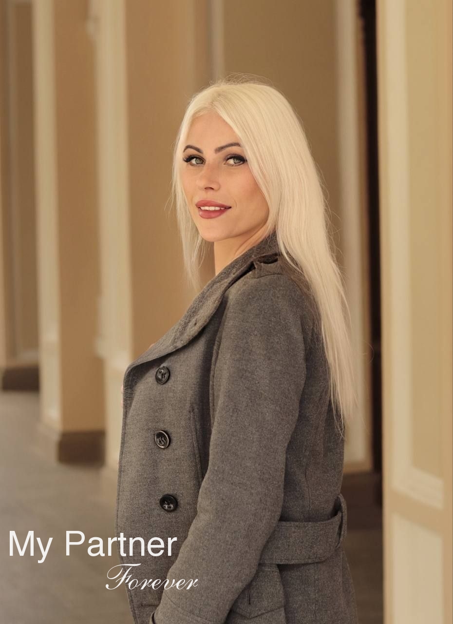 Dating Service to Meet Charming Ukrainian Woman Darya from Odessa, Ukraine