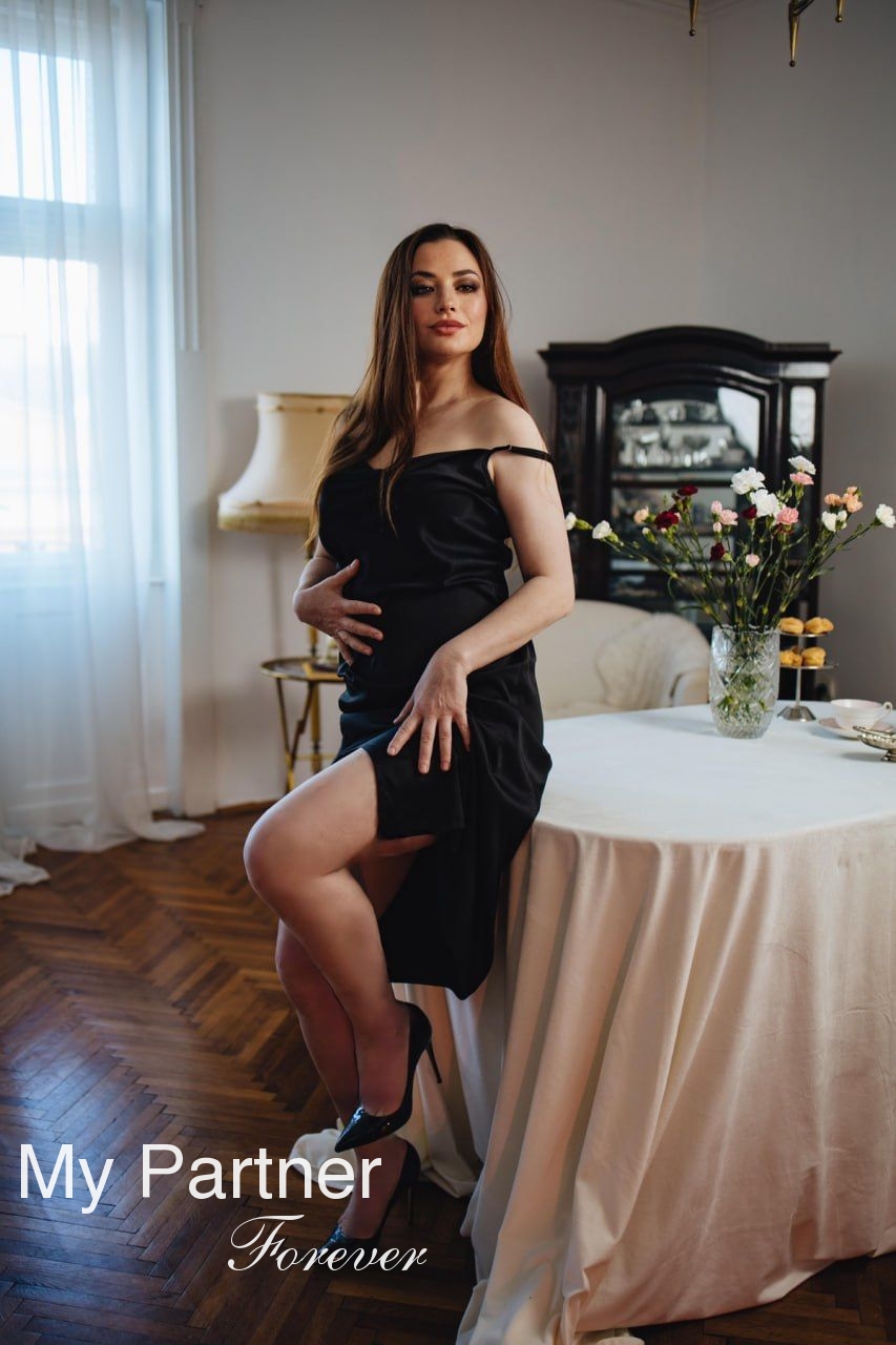 Dating Service to Meet Gorgeous Ukrainian Woman Nataliya from Uzhgorod, Ukraine