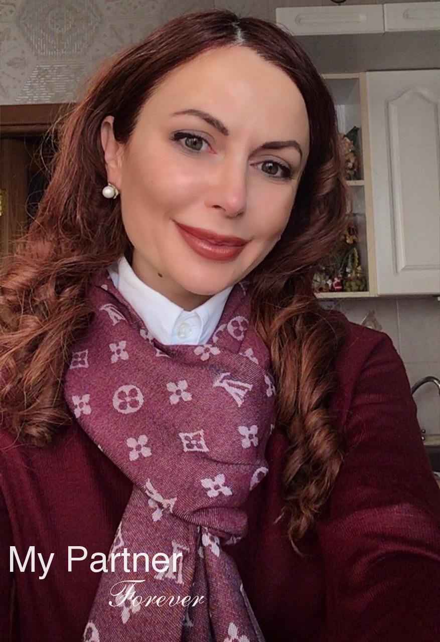 Dating Service to Meet Pretty Ukrainian Girl Oksana from Kiev, Ukraine