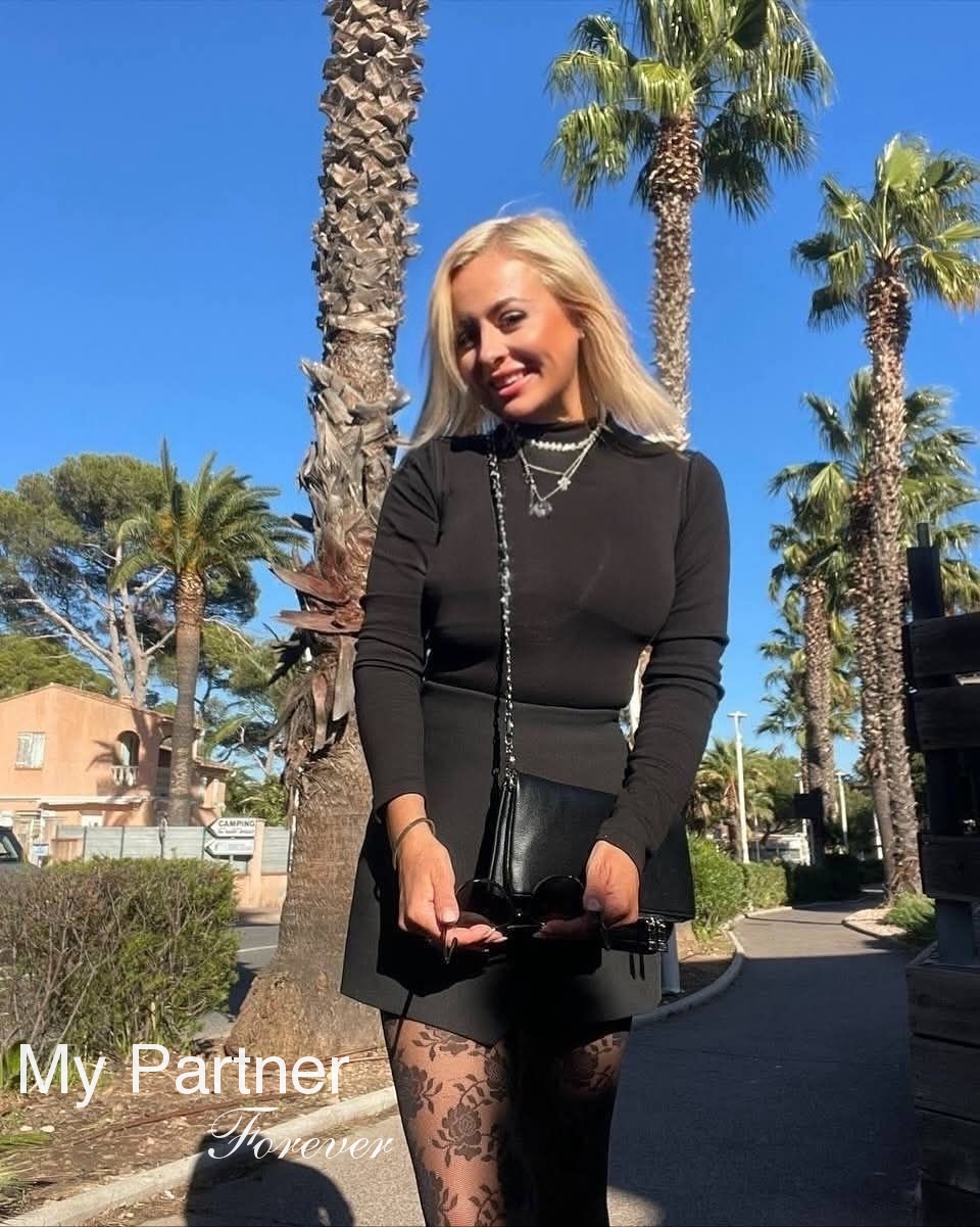 Dating Service to Meet Pretty Ukrainian Girl Yana from Kharkov, Ukraine