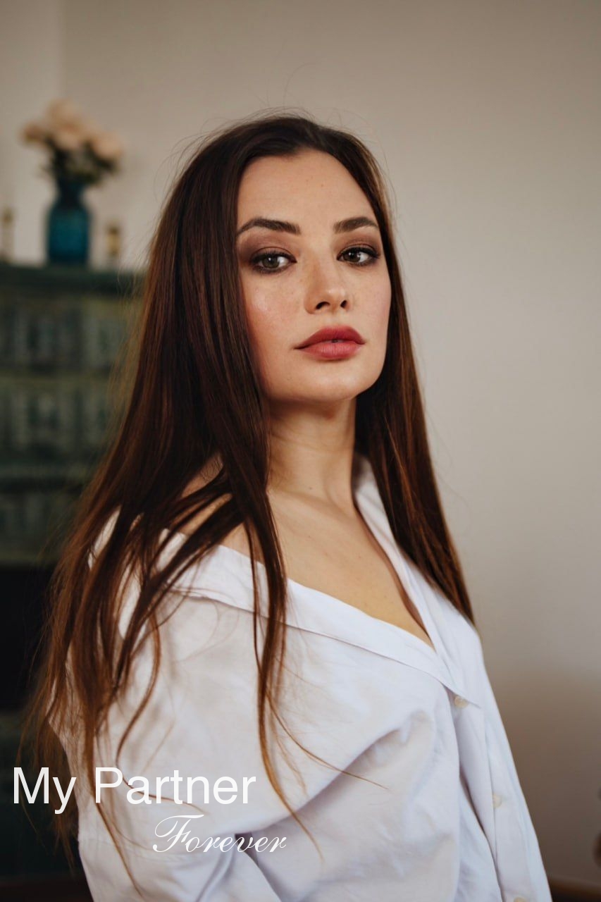 Dating Service to Meet Pretty Ukrainian Woman Nataliya from Uzhgorod, Ukraine
