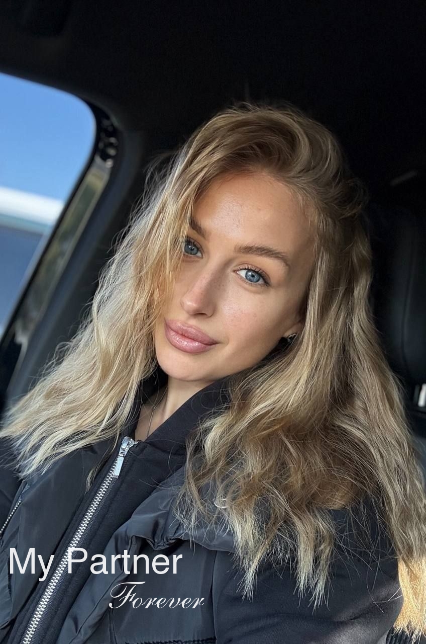 Dating Service to Meet Sexy Ukrainian Lady Karina from Kharkov, Ukraine