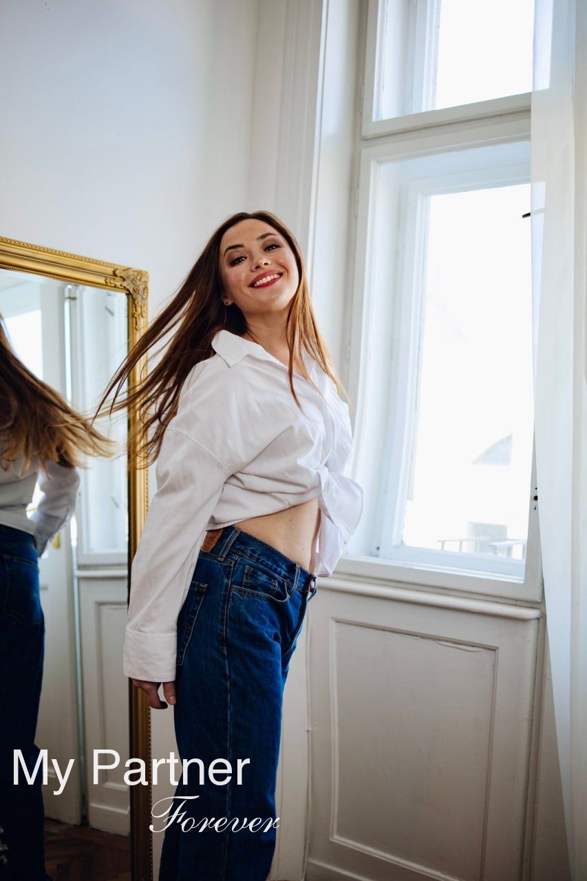 Dating Service to Meet Sexy Ukrainian Woman Nataliya from Uzhgorod, Ukraine