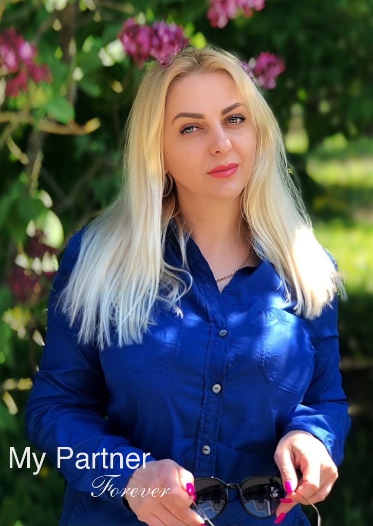 Dating Service to Meet Sexy Ukrainian Woman Svetlana from Vinnitsa, Ukraine