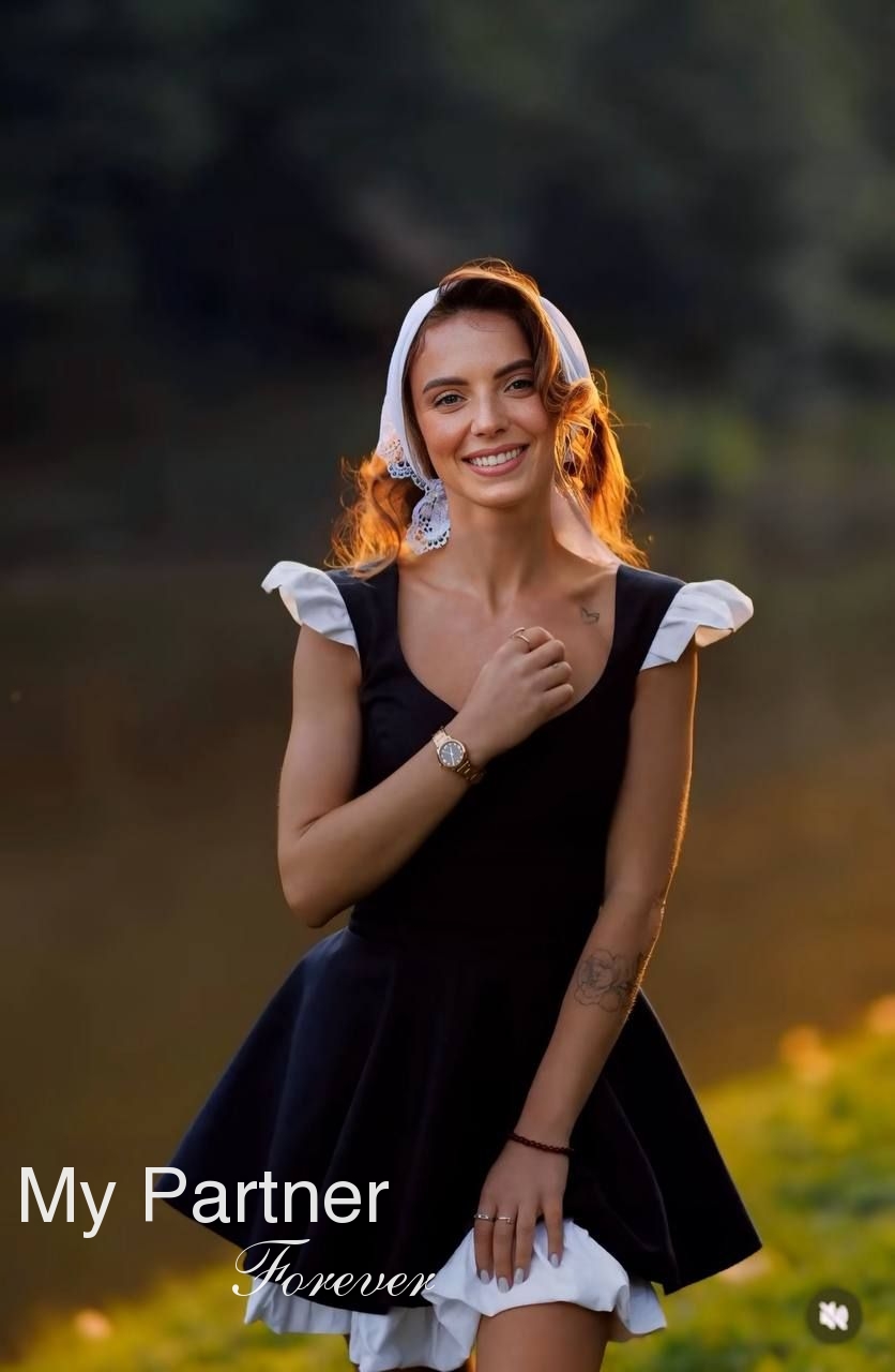 Dating Service to Meet Single Ukrainian Woman Elena from Alchevsk, Ukraine