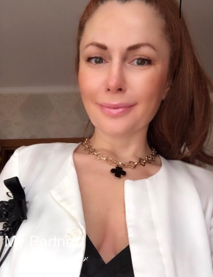 Dating Service to Meet Stunning Ukrainian Girl Oksana from Kiev, Ukraine