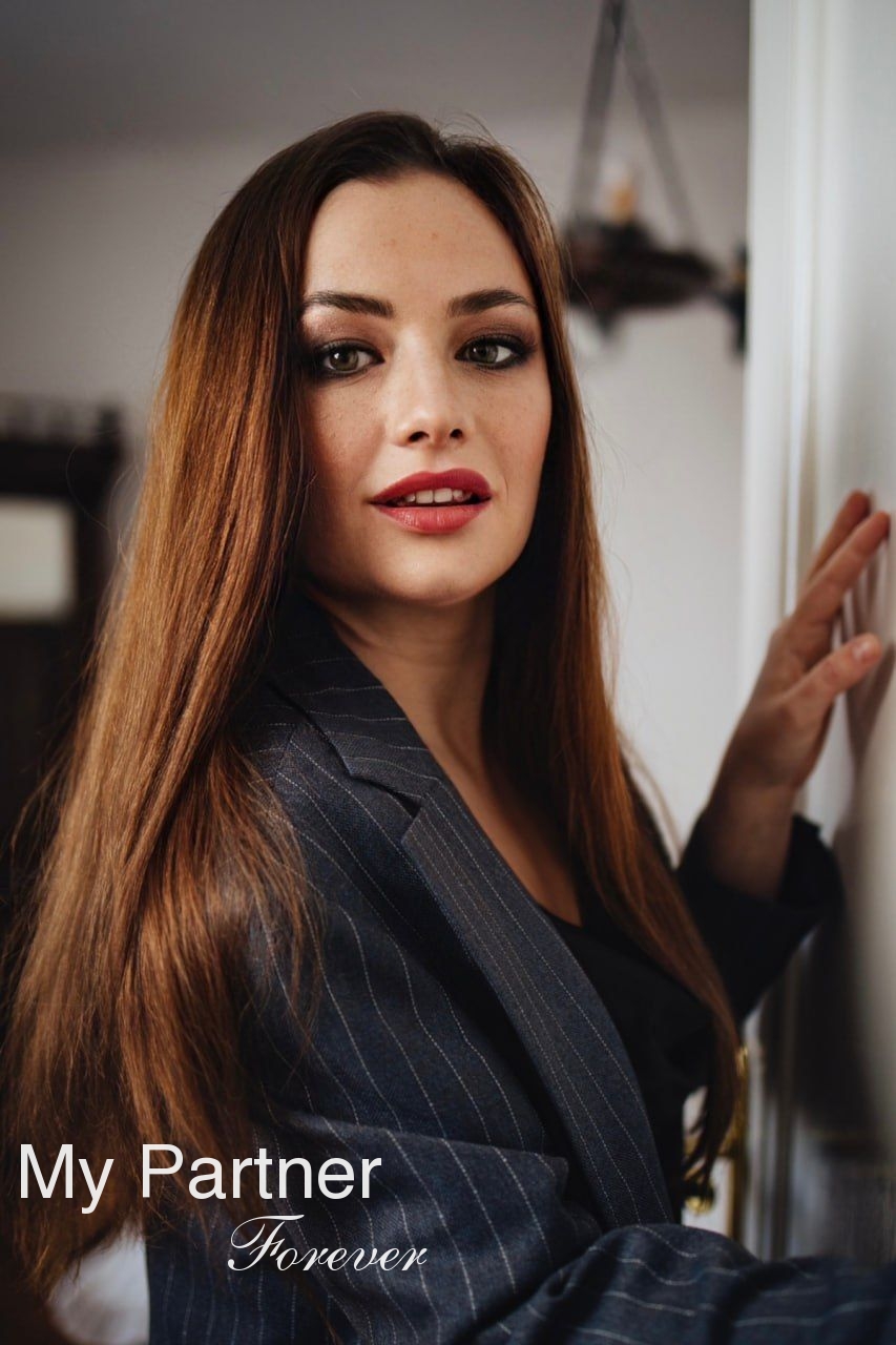 Dating Service to Meet Stunning Ukrainian Woman Nataliya from Uzhgorod, Ukraine