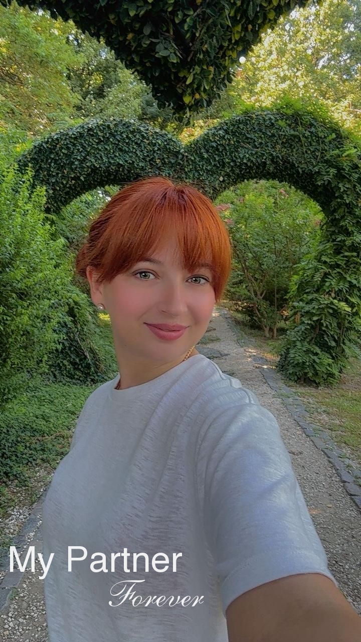 Dating Site to Meet Single Ukrainian Lady Nadezhda from Melitopol, Ukraine