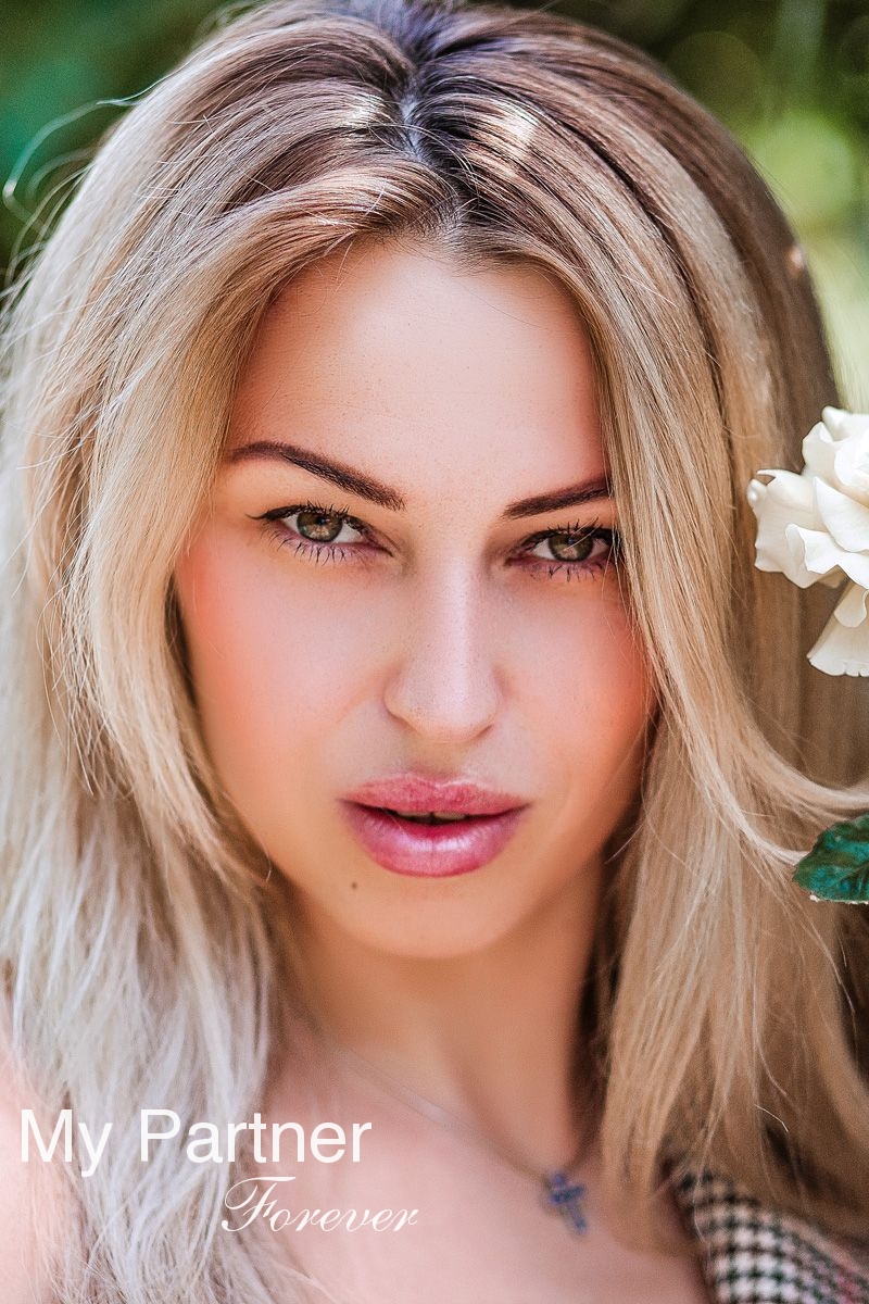 Meet Ukraine Bride Elena From Krivoj Rog, Ukraine