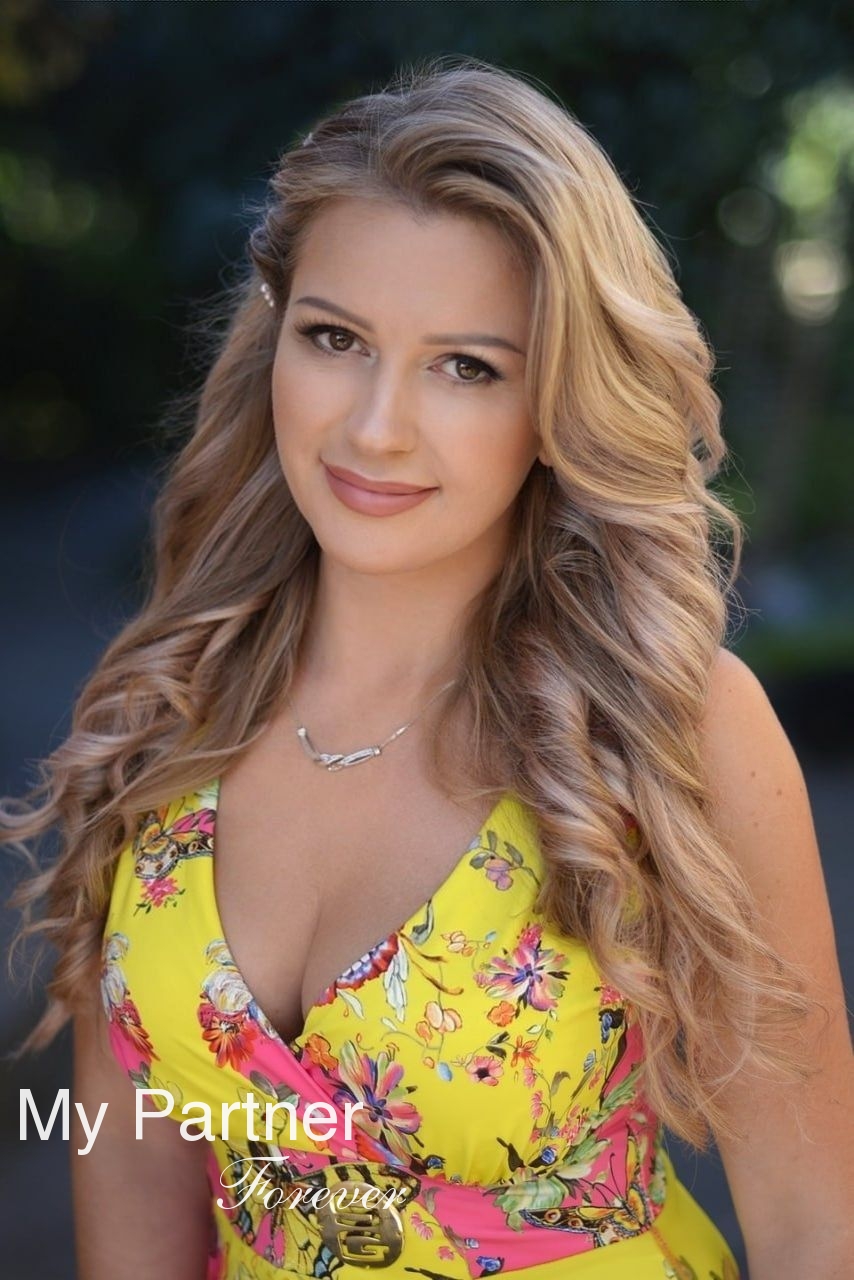 Dating Site to Meet Stunning Ukrainian Girl Viktoriya from Kharkov, Ukraine