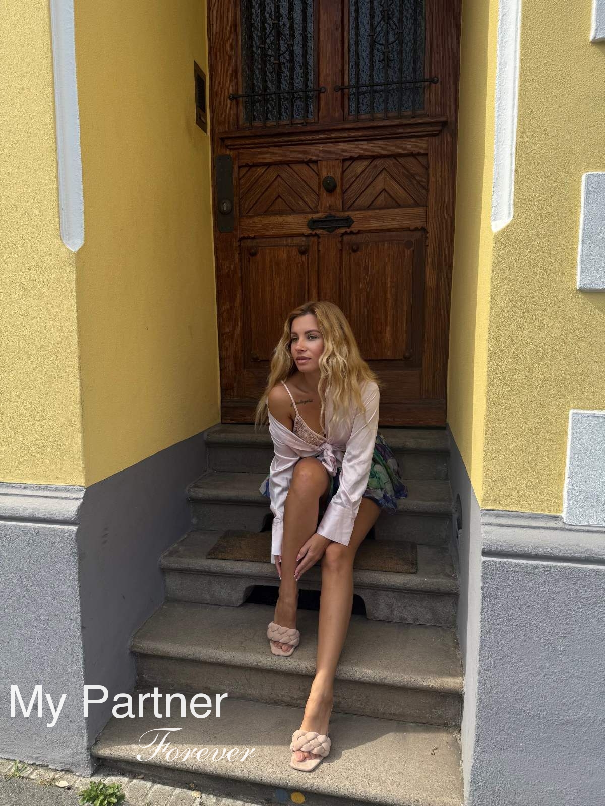 Dating Site to Meet Stunning Ukrainian Girl Yuliya from Kharkov, Ukraine