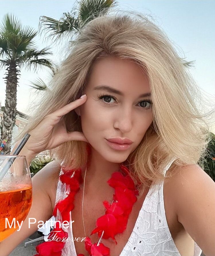 Dating Site to Meet Stunning Ukrainian Woman Yuliya from Vinnitsa, Ukraine