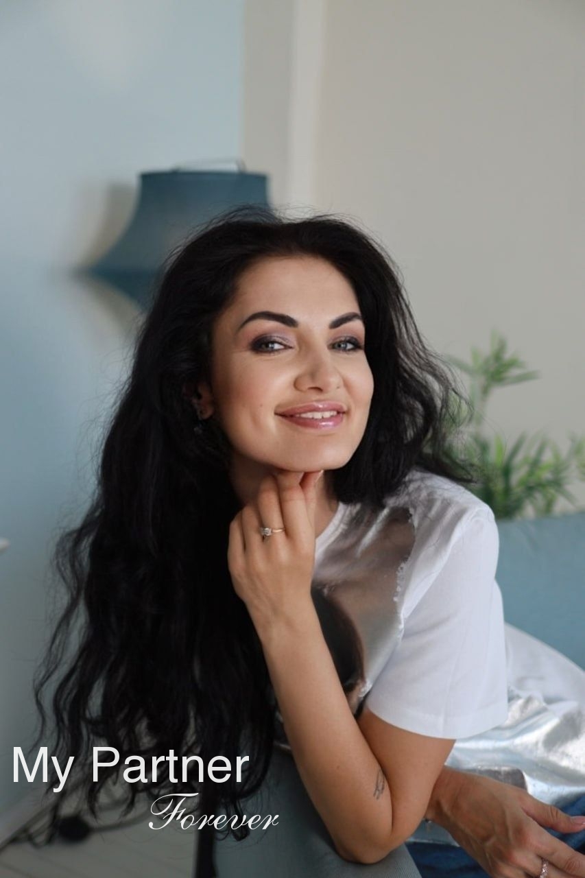 Dating with Beautiful Ukrainian Lady Maya from Vinnitsa, Ukraine