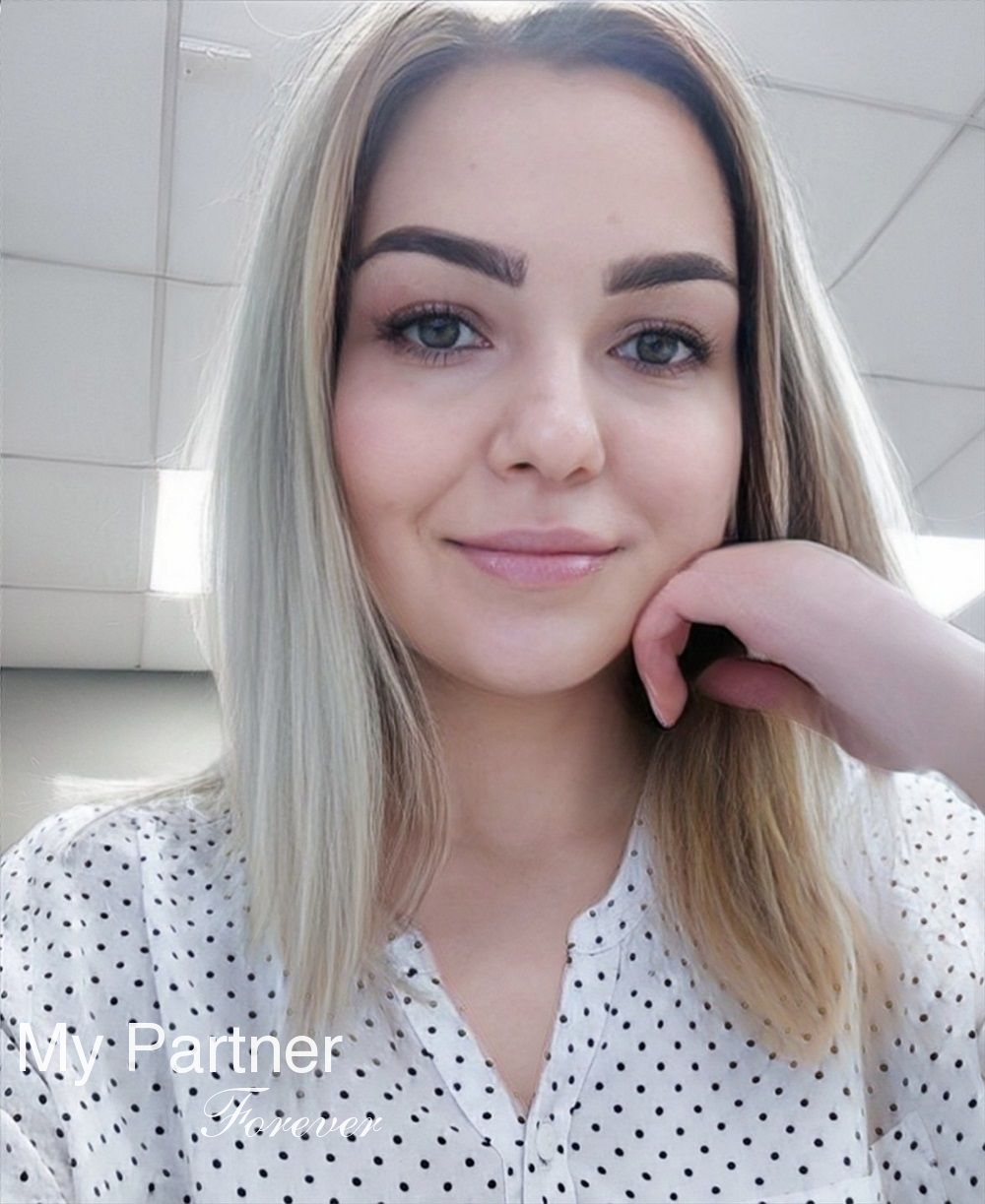 Dating with Pretty Ukrainian Woman Alina from Dniepropetrovsk, Ukraine
