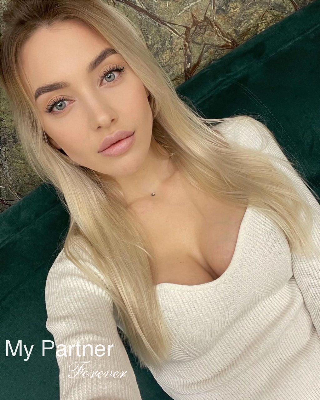 Dating with Sexy Ukrainian Woman Viktoriya from Kiev, Ukraine