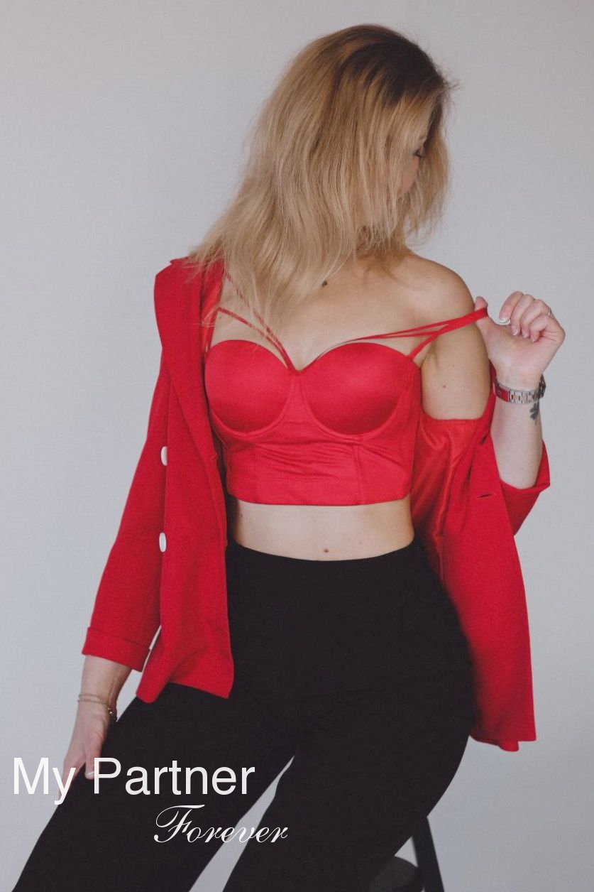 Dating with Stunning Belarusian Lady Elena from Grodno, Belarus