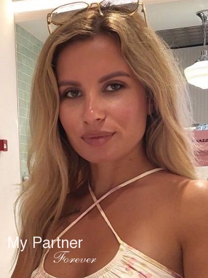 Dating with Ukrainian Girl Yuliya from Kharkov, Ukraine