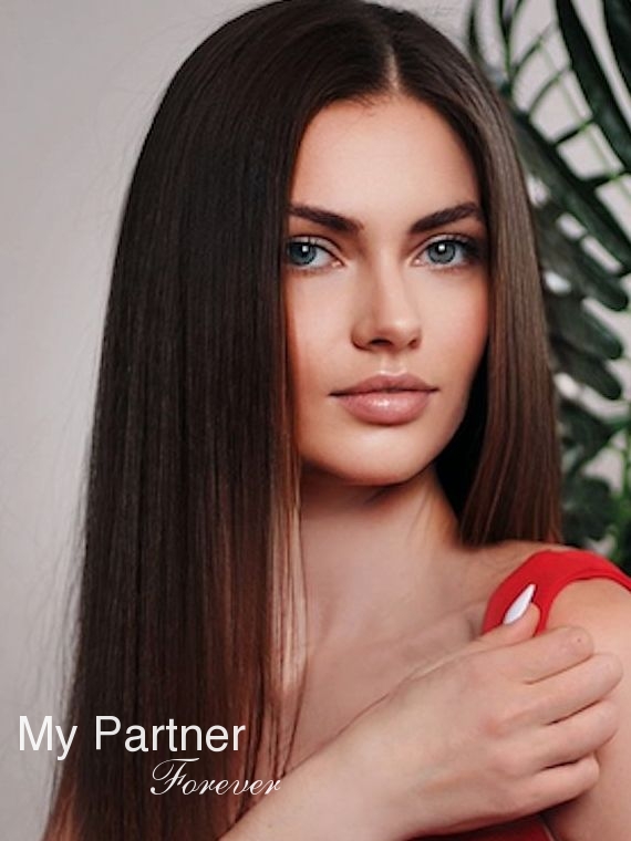 Datingsite to Meet Beautiful Ukrainian Lady Yuliya from Kiev, Ukraine