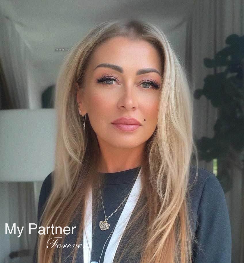Datingsite to Meet Charming Ukrainian Woman Anna from Kiev, Ukraine