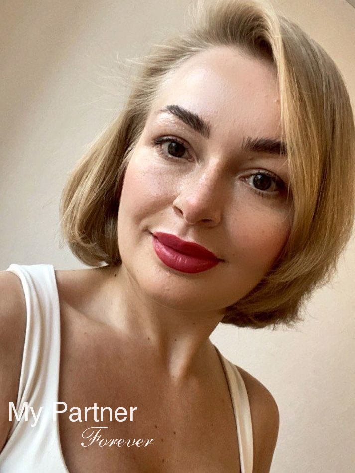 Datingsite to Meet Charming Ukrainian Woman Solomiya from Kiev, Ukraine