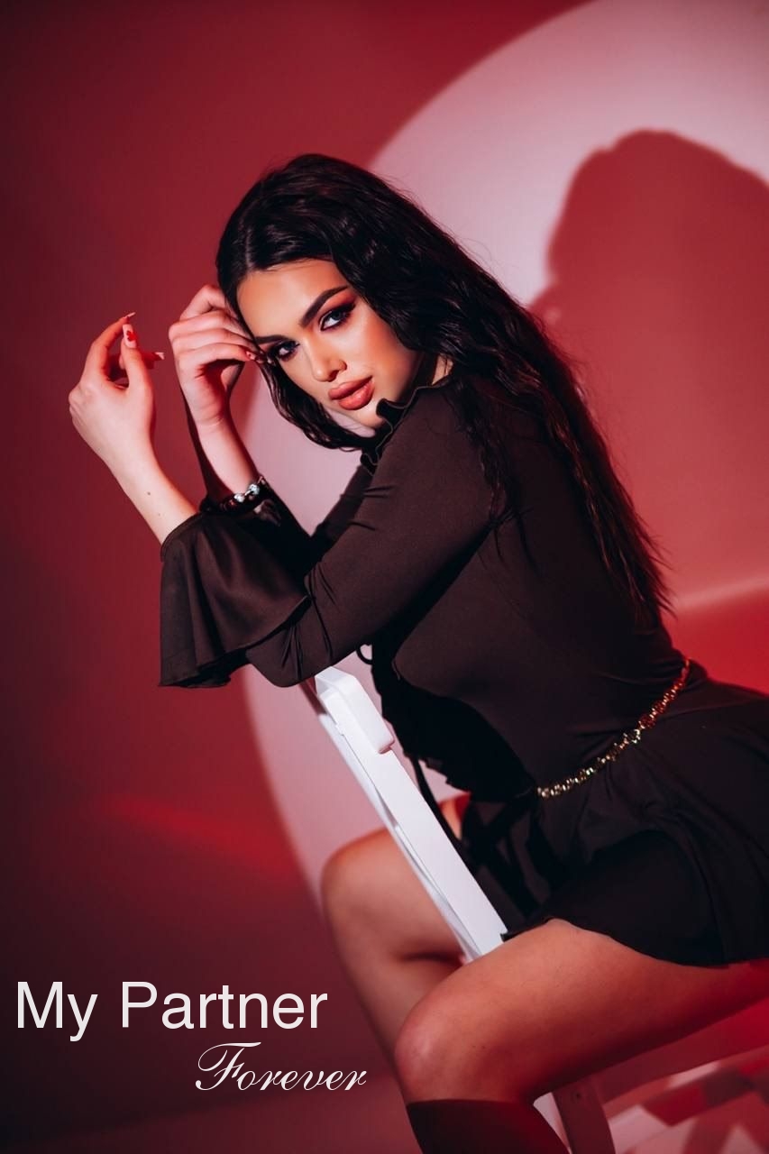 Datingsite to Meet Pretty Ukrainian Woman Amina from Khmelnitsky, Ukraine