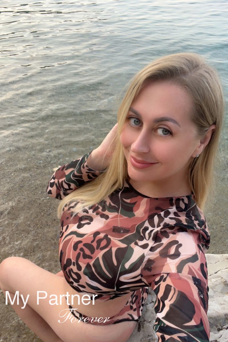 Datingsite to Meet Single Ukrainian Woman Elena from Krivoj Rog, Ukraine