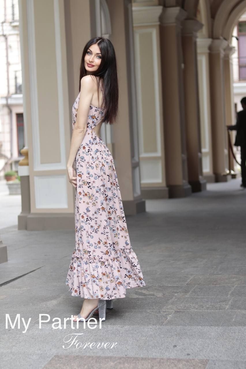 Datingsite to Meet Stunning Ukrainian Woman Adel from Odessa, Ukraine