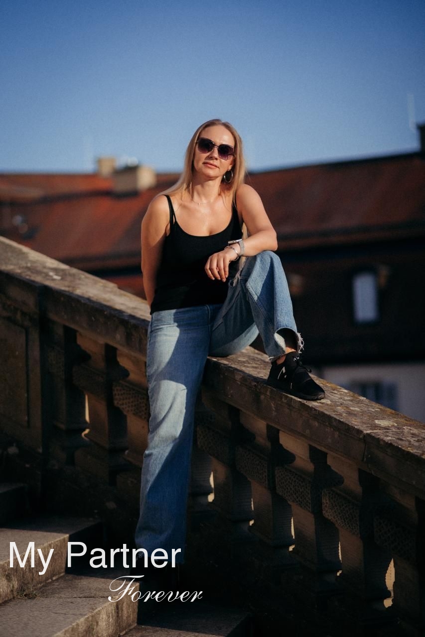 Online Dating with Beautiful Ukrainian Woman Varvara from Donetsk, Ukraine