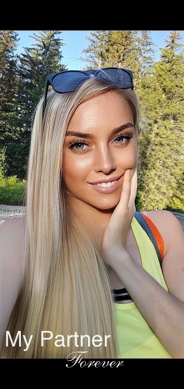 Online Dating with Charming Ukrainian Girl Irina from Lvov, Ukraine
