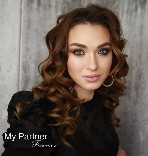 Online Dating with Charming Ukrainian Girl Marina from Zaporozhye, Ukraine