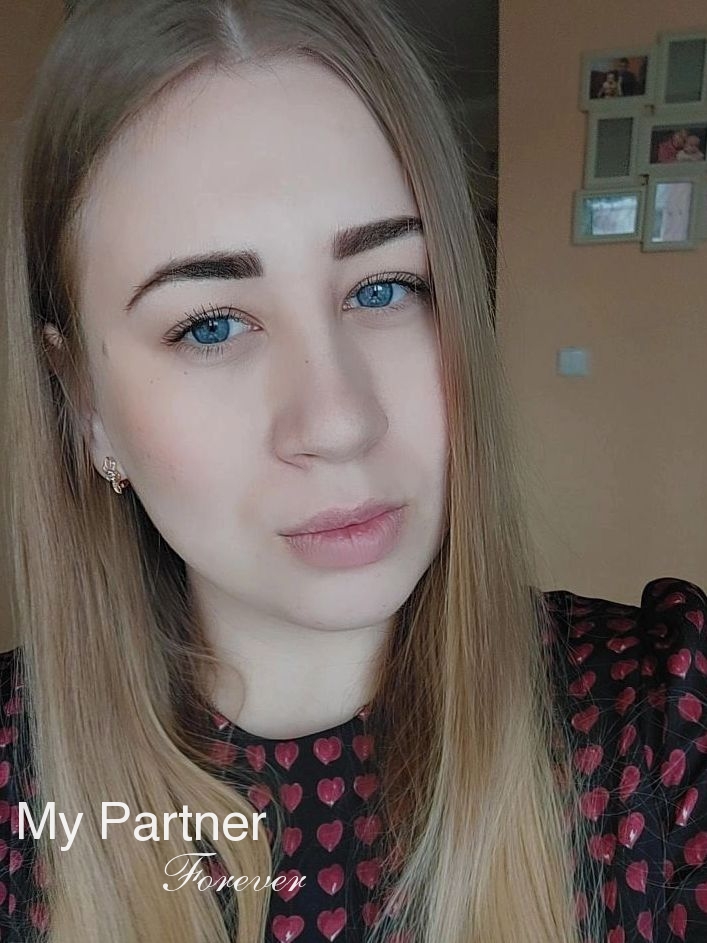 Online Dating with Charming Ukrainian Woman Anastasiya from Kremenchuk, Ukraine