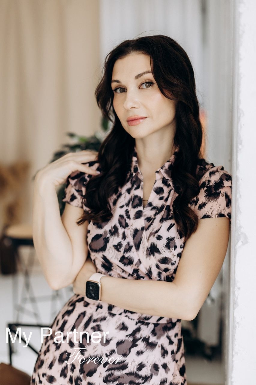 Online Dating with Gorgeous Ukrainian Woman Anna from Kiev, Ukraine