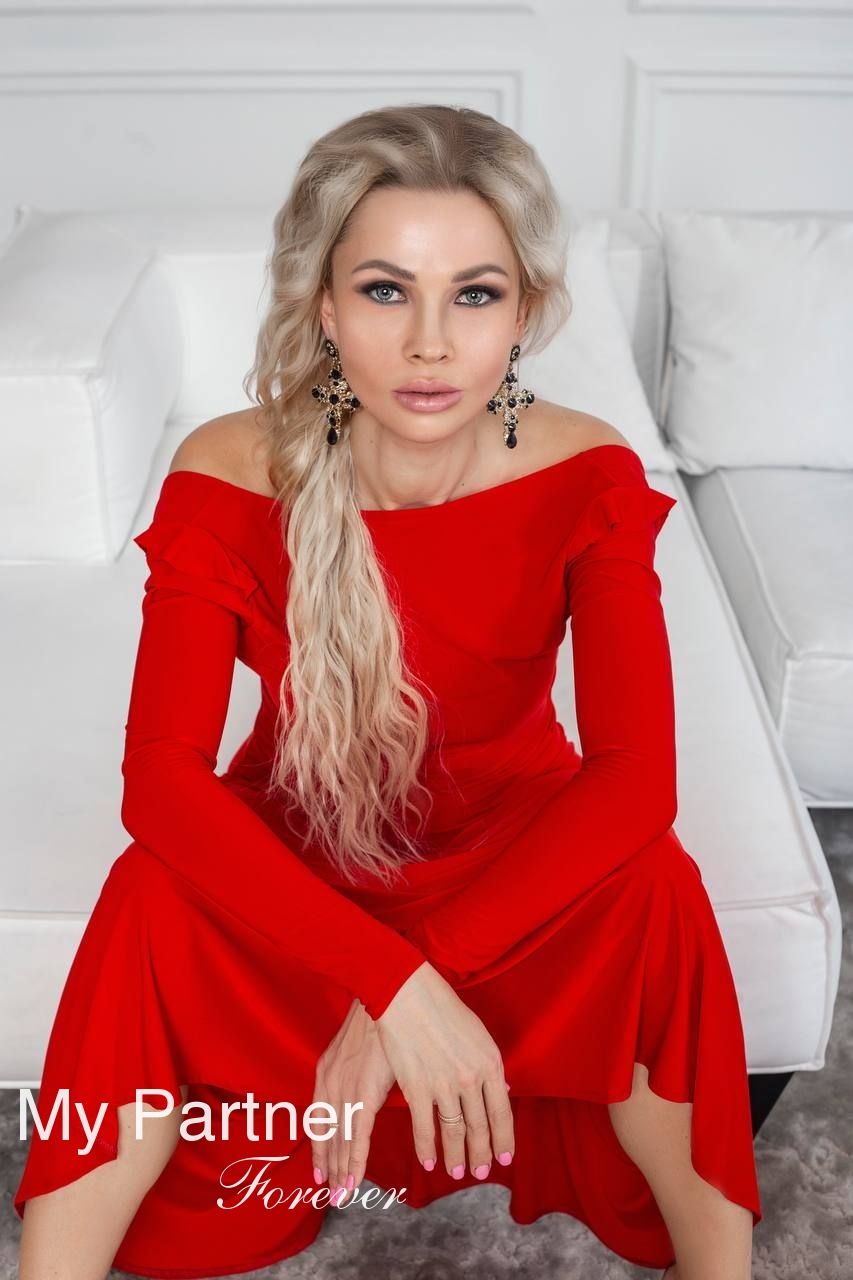 Online Dating with Sexy Ukrainian Woman Anna from Kiev, Ukraine