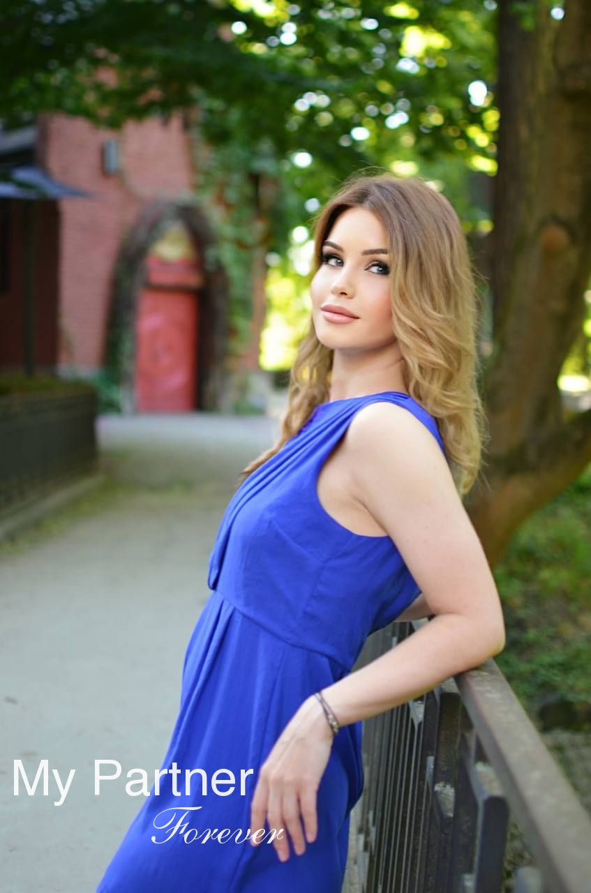 Pretty Bride from Ukraine - Elena from Lvov, Ukraine