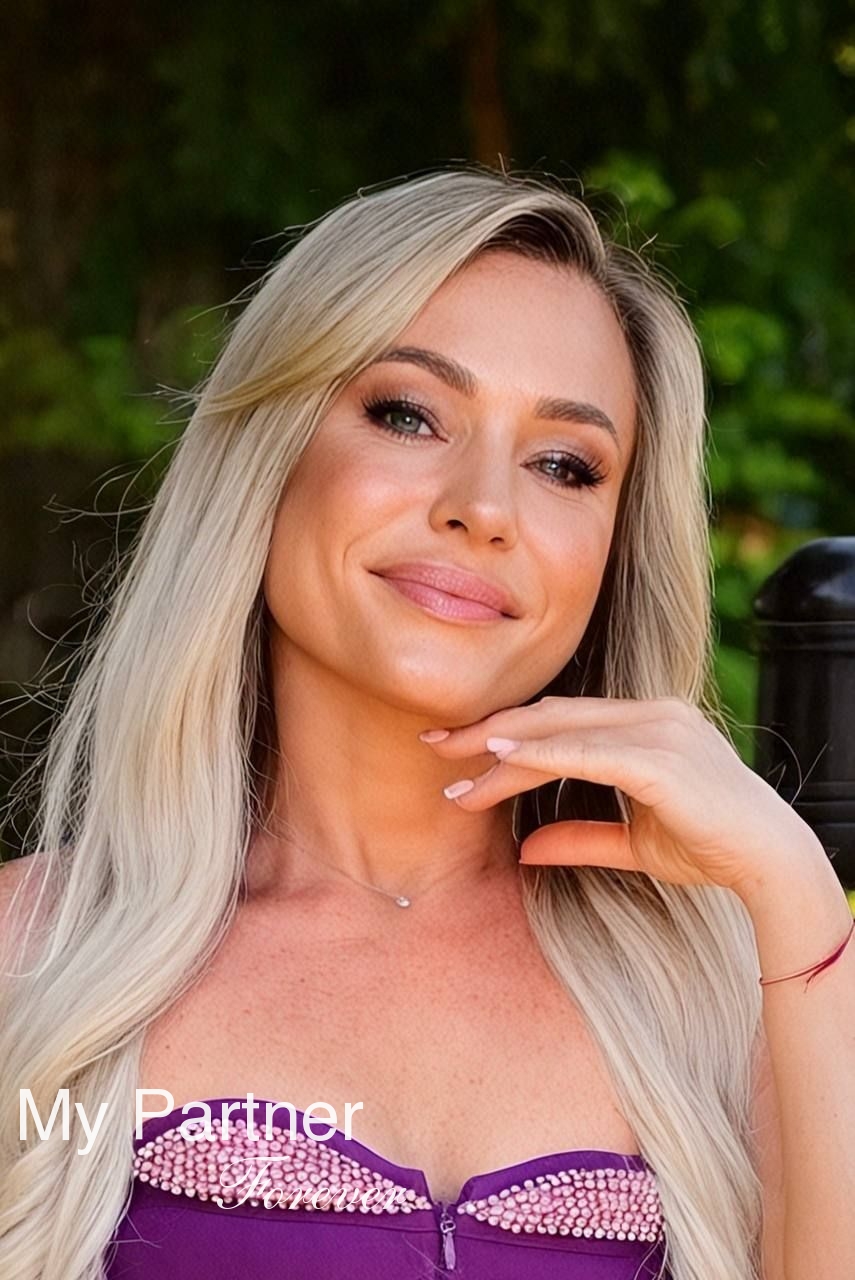 Single Ukrainian Girl Elena from Odessa, Ukraine